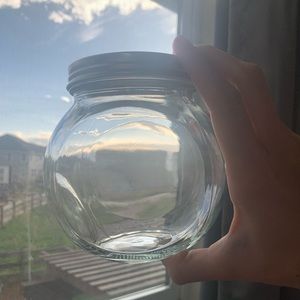 Storage jar with screw on lid!!